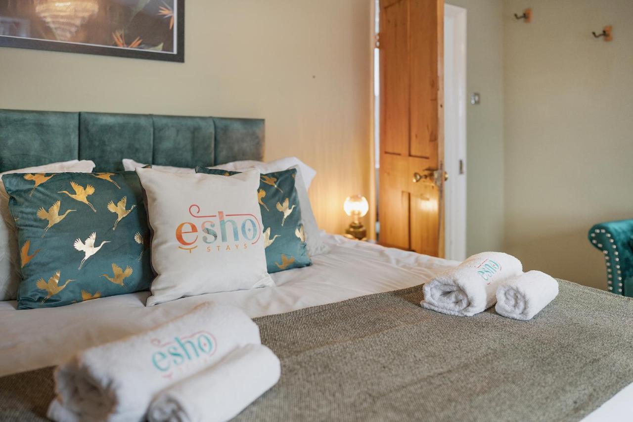 4 Bedroom Home With Garden, Game Room, Parking- Esho Stays Gloucester Exteriör bild